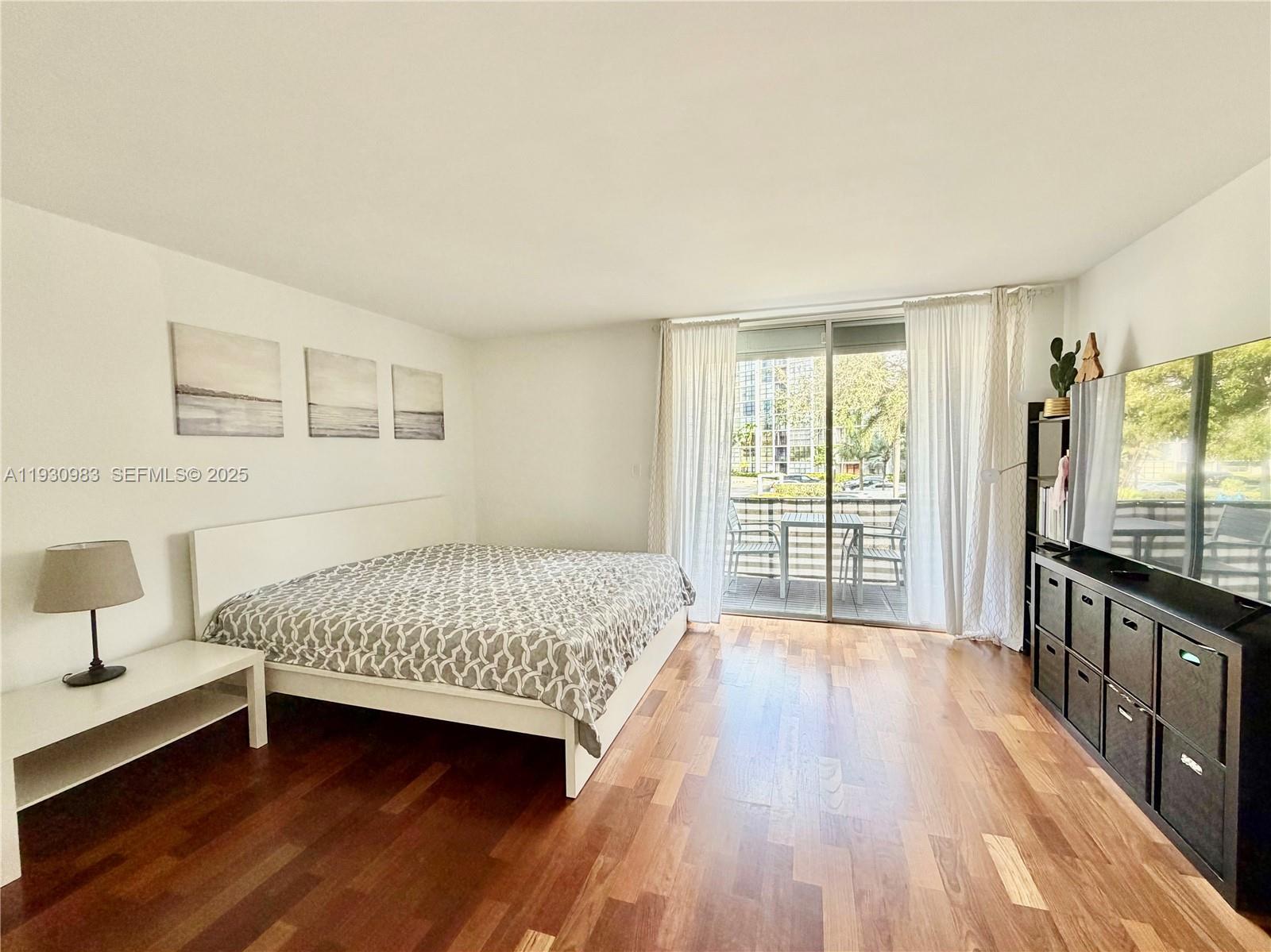 TOWNHOUSES OF VENETIAN PA - Residential