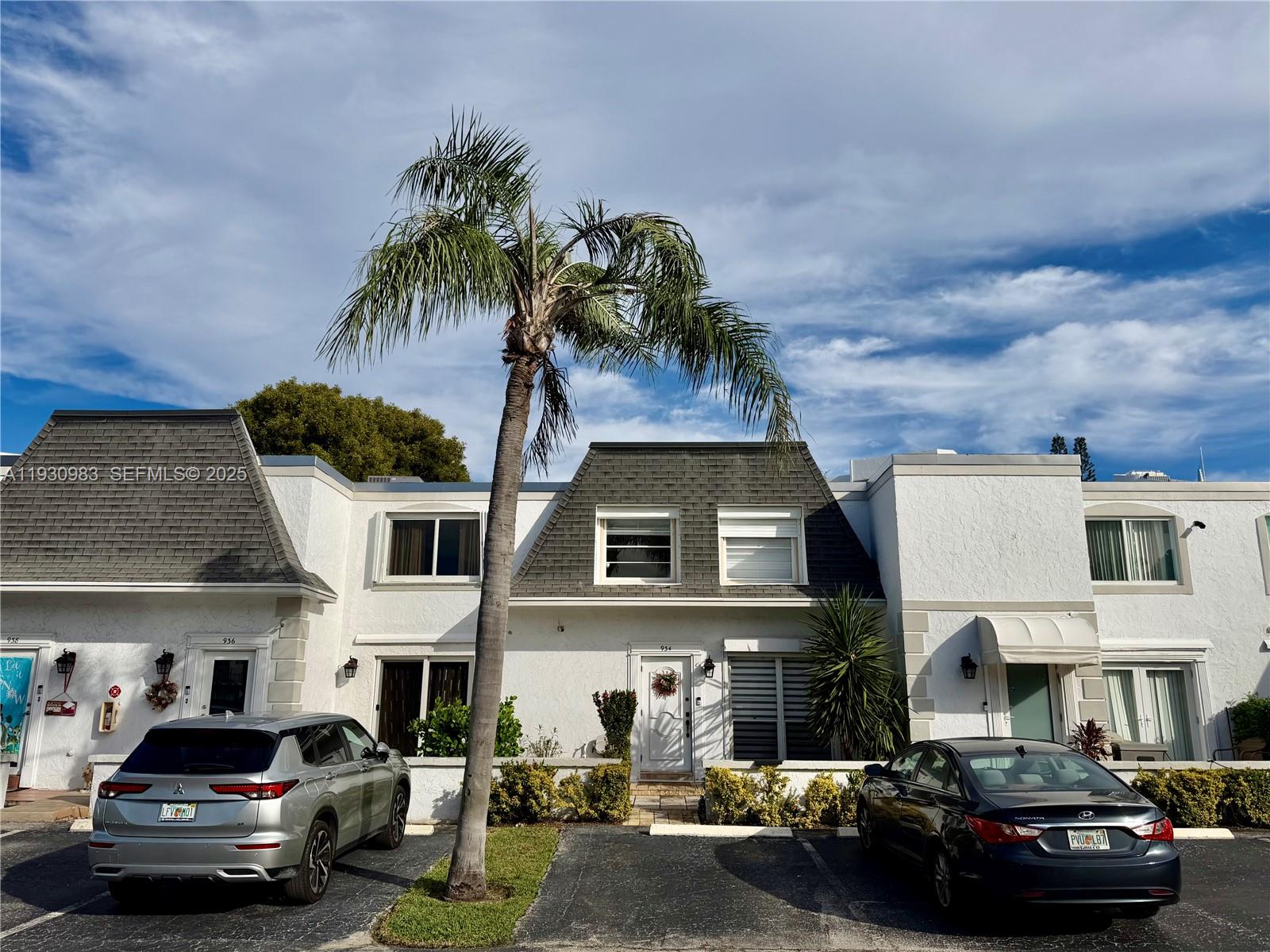 TOWNHOUSES OF VENETIAN PA - Residential