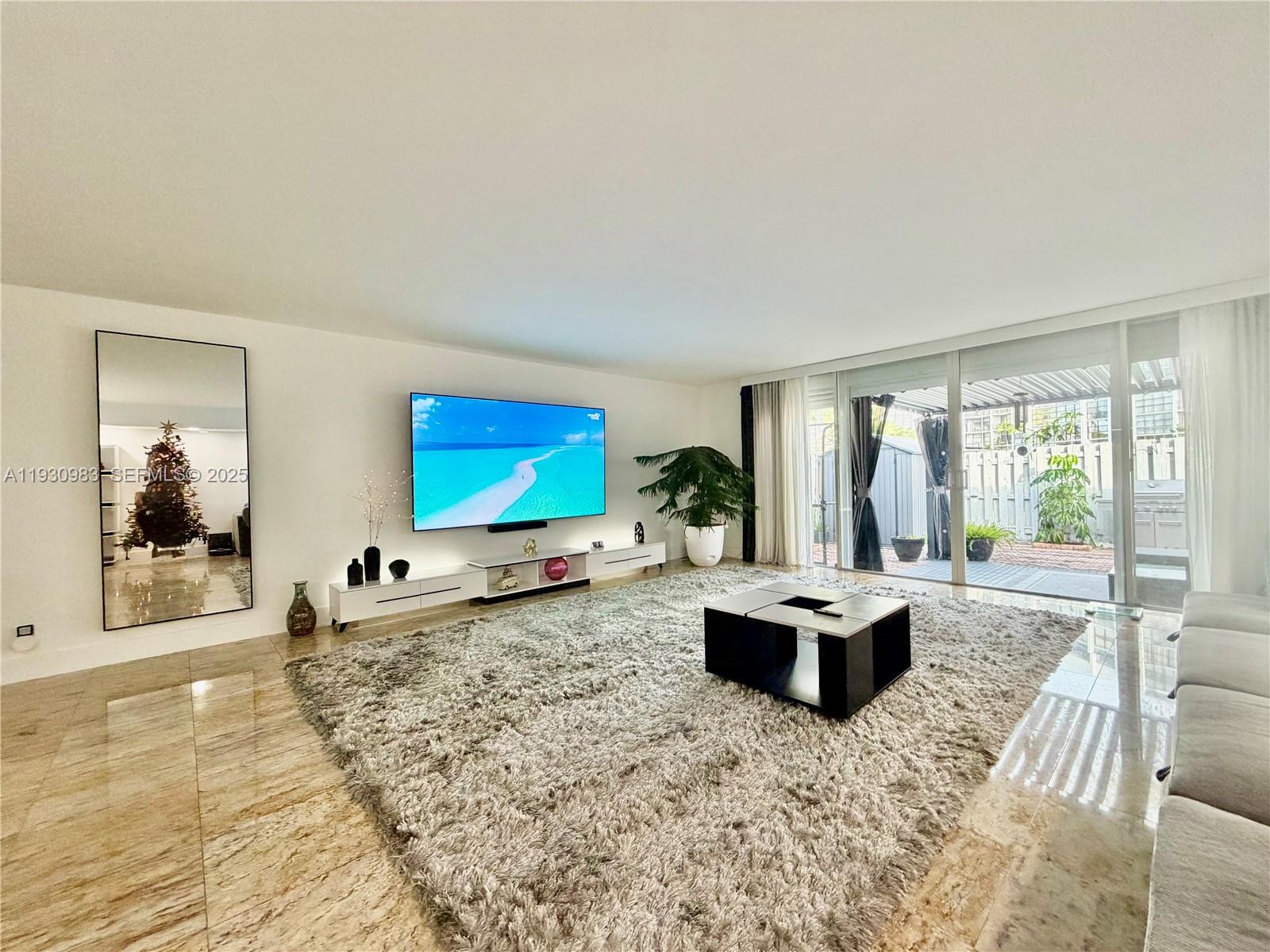 TOWNHOUSES OF VENETIAN PA - Residential