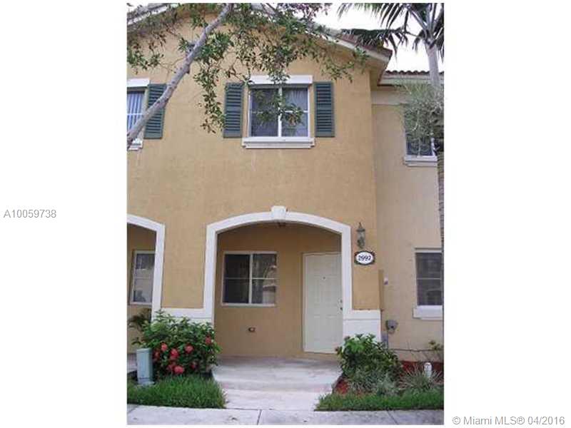 TWO STORY 3/2.5 TOWNHOUSE IN QUIET GATED COMMUNITY .TILED 1ST FLOOR, LAMINATE W00D ON
2ND FLOOR & STAIRS. PLENTY OF CLOSETS, INCLUDING LINEN AND TWO WALK-NS. HIGH CEILINGS
& DRESSING AREA. OPEN AIRY KITCHEN , GLASS TOP RANGE, SIDE/SIDE REFRIGERATOR, FULL SIZE WASHER & DRYER ,PANTRY & ISLAND, SNACK COUNTER. NON REFUNDABLE $40.OO APPLICATION FEE FOR CREDIT & BACKGROUND CHECK. TENANT PAYS WATER. ASSOC APLICATION FEE $125. HURRICANE SHUTTERS. ON LOCK-BOX, PLEASE CLICK SHOWING ASSIST.