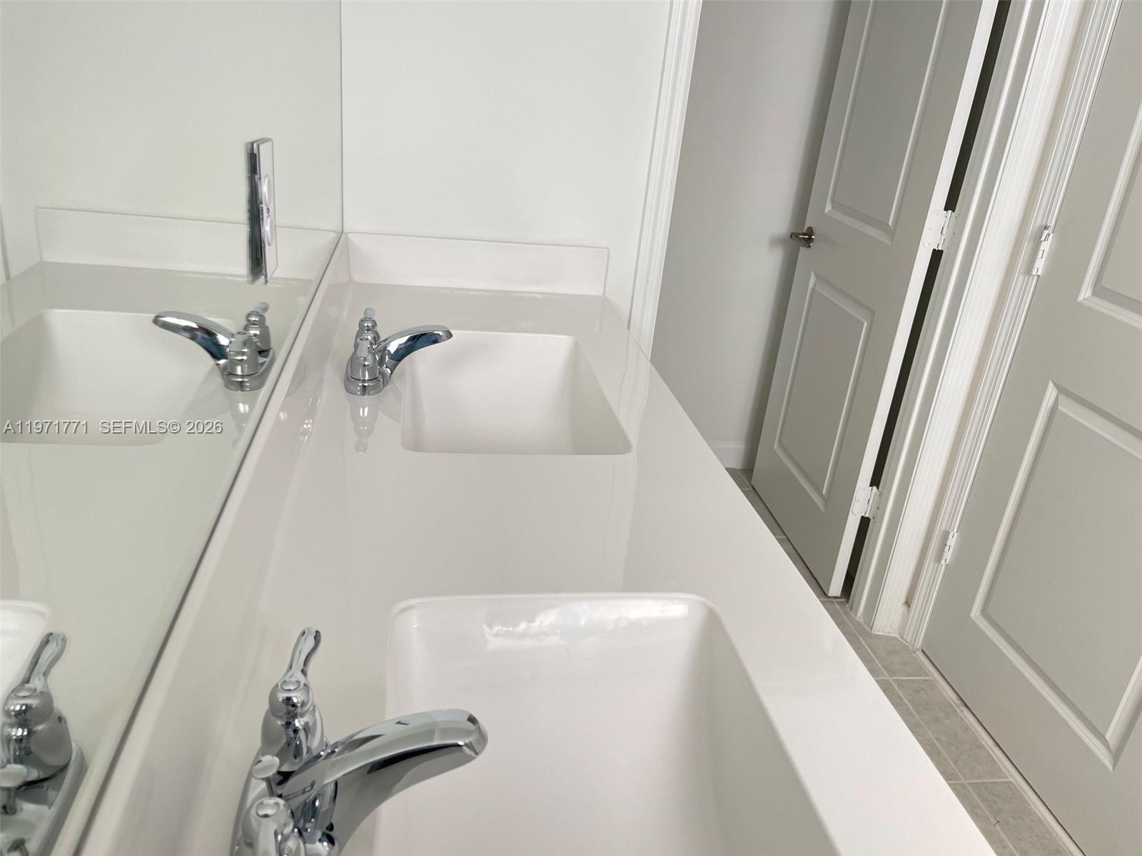 MIAMI LAND AND DEVELOPMEN - Residential Lease