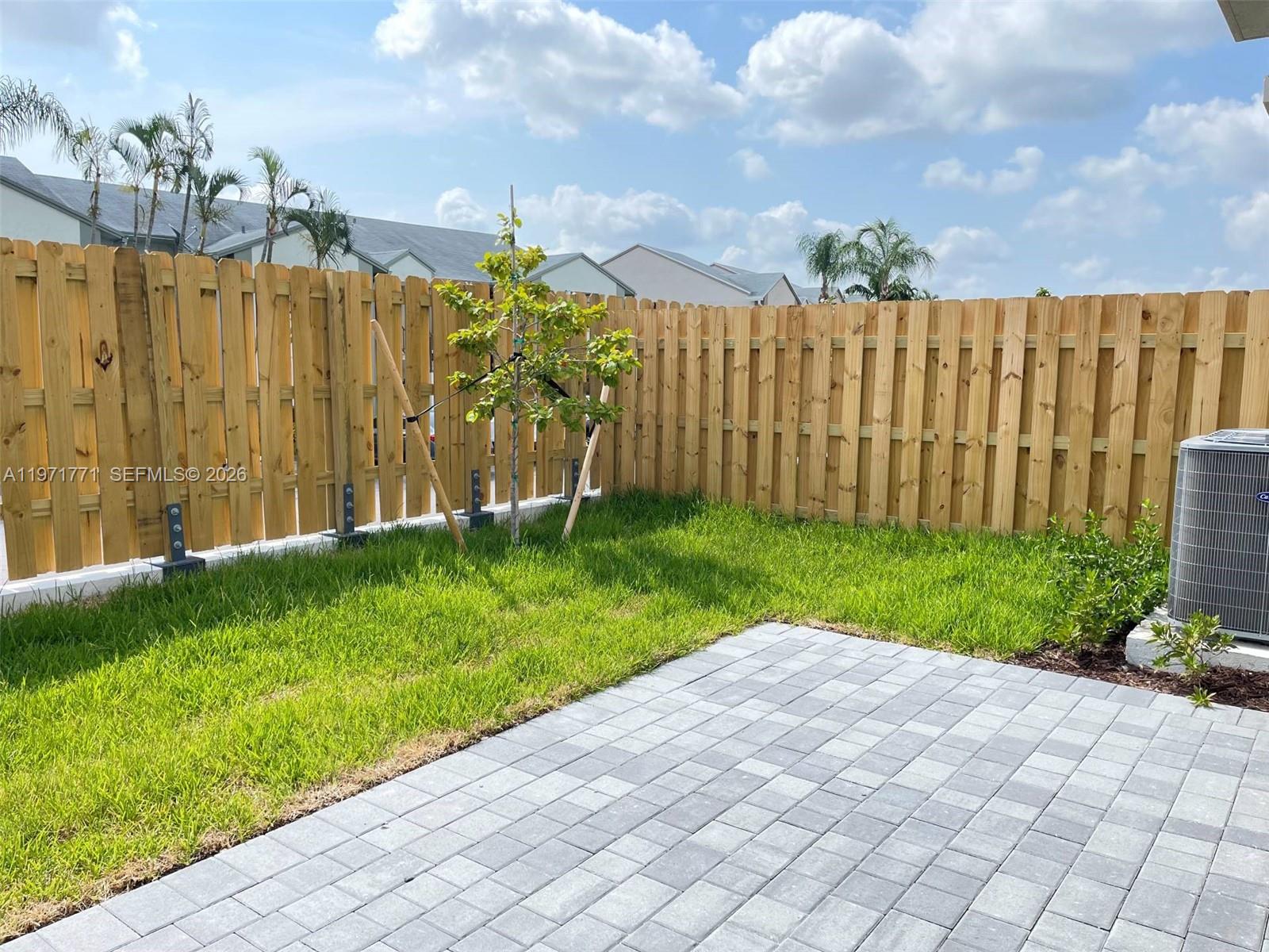 MIAMI LAND AND DEVELOPMEN - Residential Lease