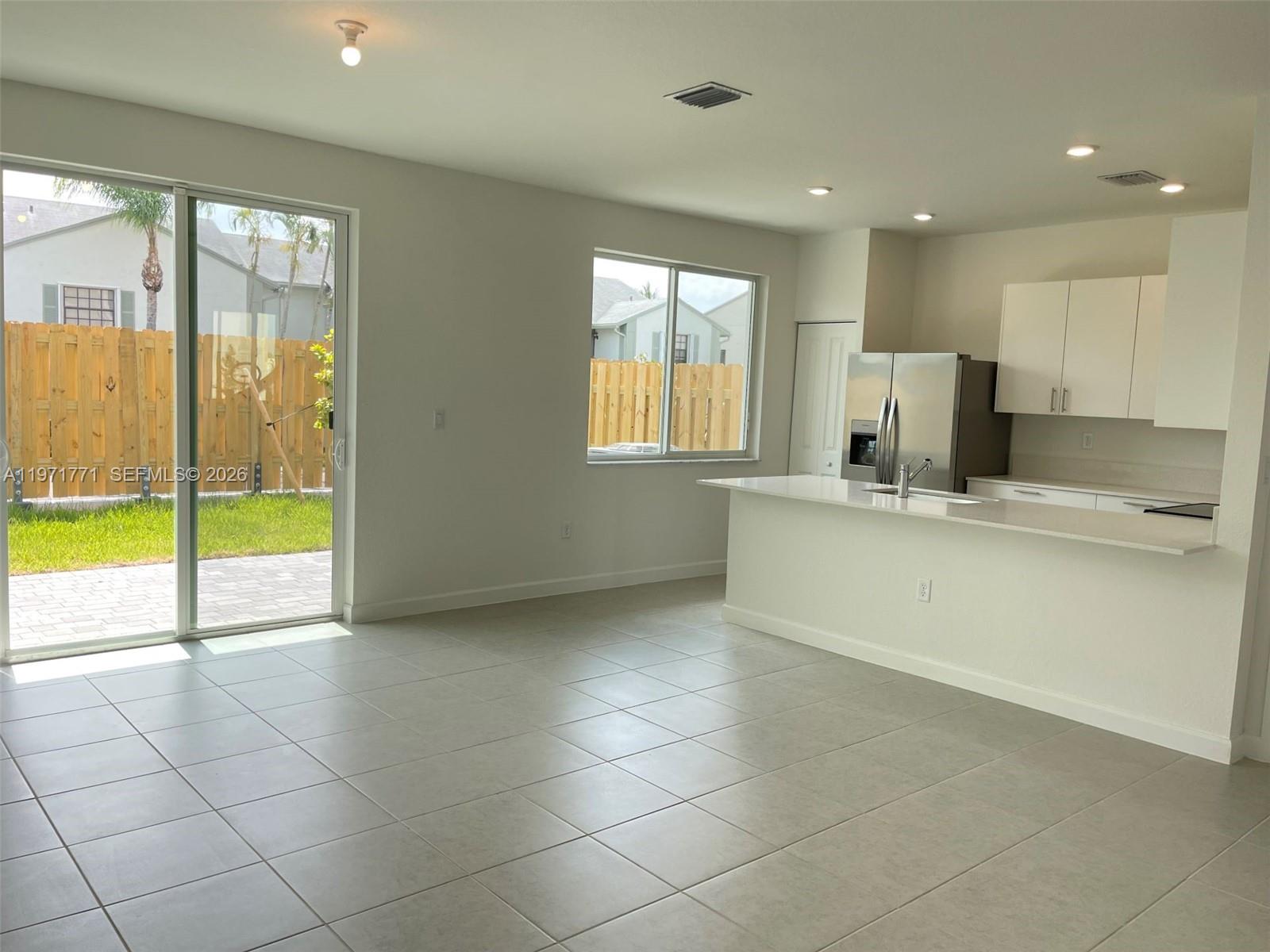 MIAMI LAND AND DEVELOPMEN - Residential Lease