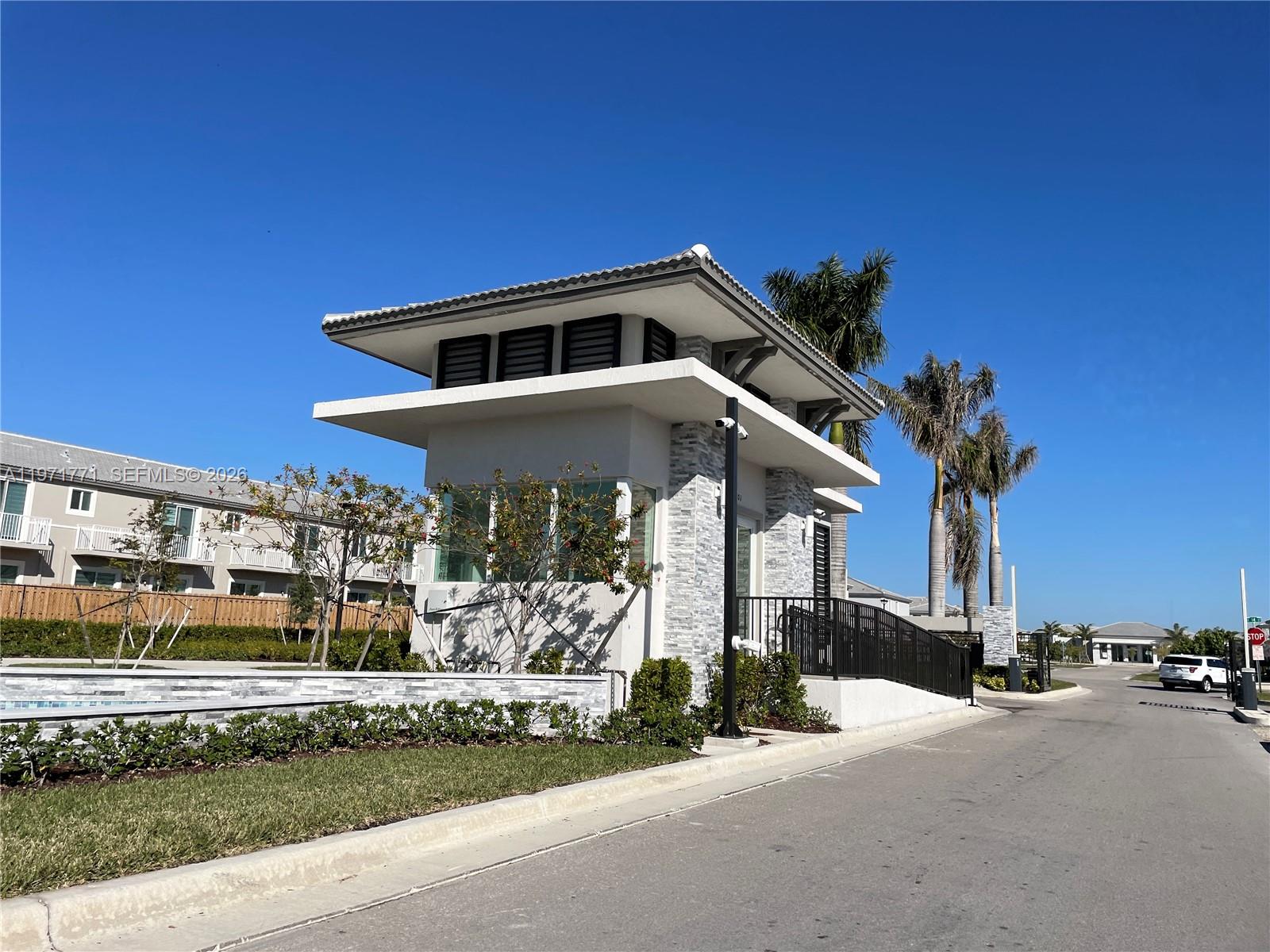 MIAMI LAND AND DEVELOPMEN - Residential Lease