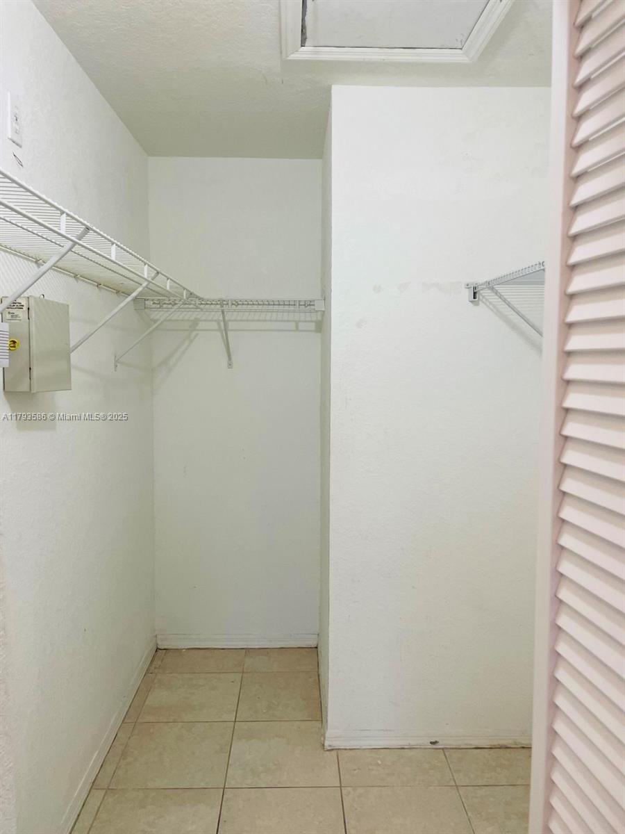 940 NE 34th Ave 202
