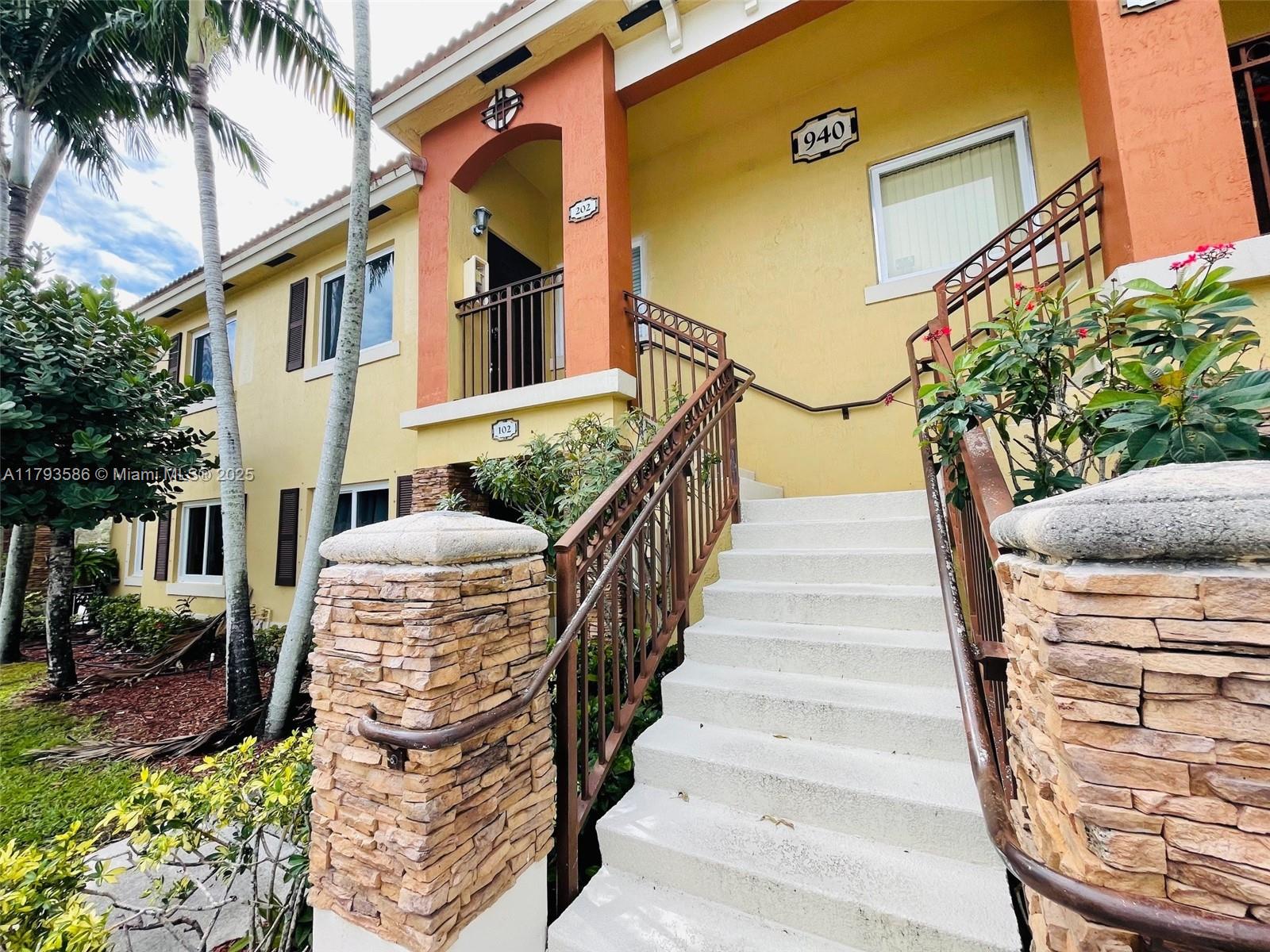 940 NE 34th Ave 202