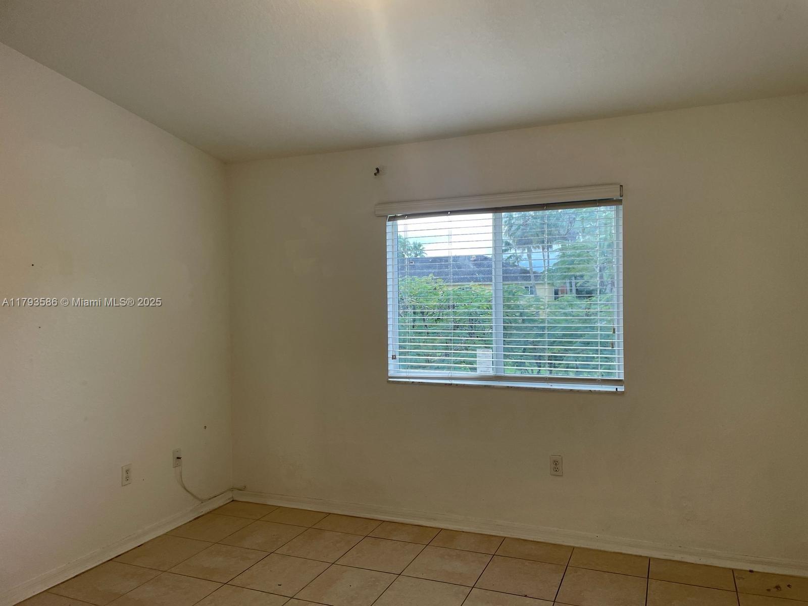 940 NE 34th Ave 202