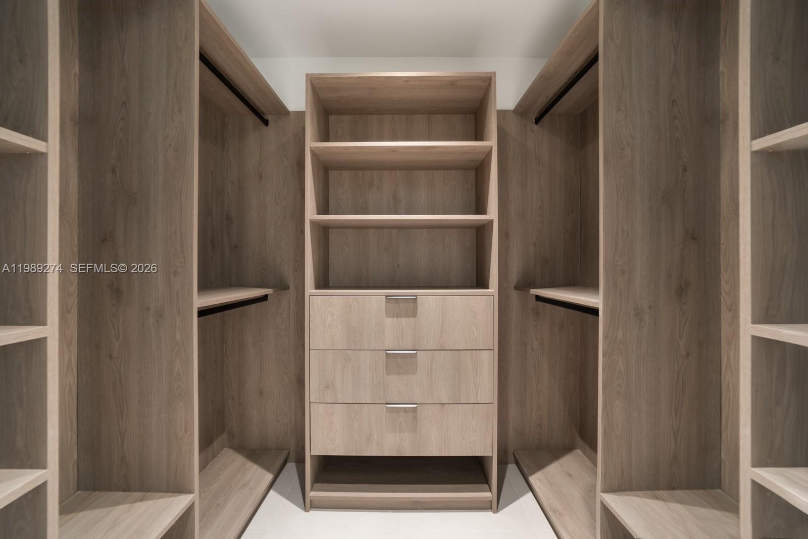 RAINTREE LAKE SEC THREE - Residential