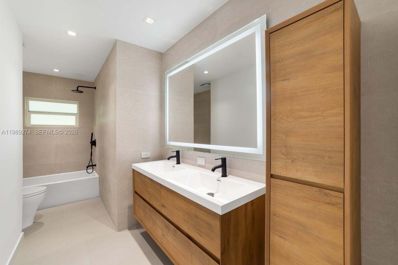 RAINTREE LAKE SEC THREE - Residential