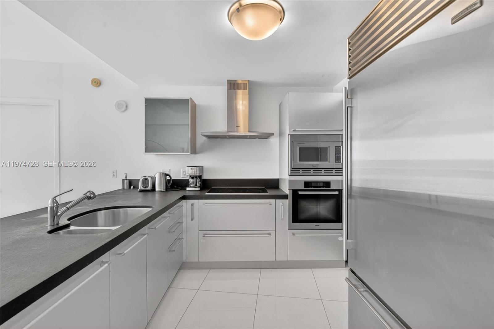 18201 Collins Ave 2008