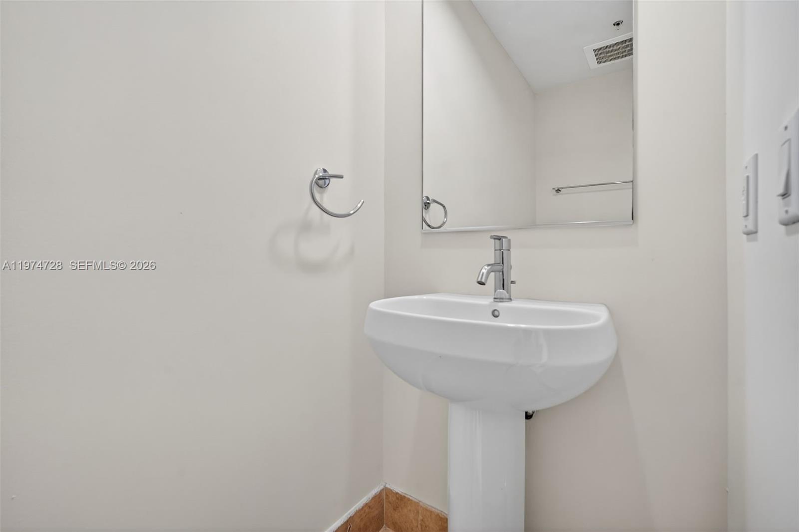 TRUMP ROYALE CONDO - Residential