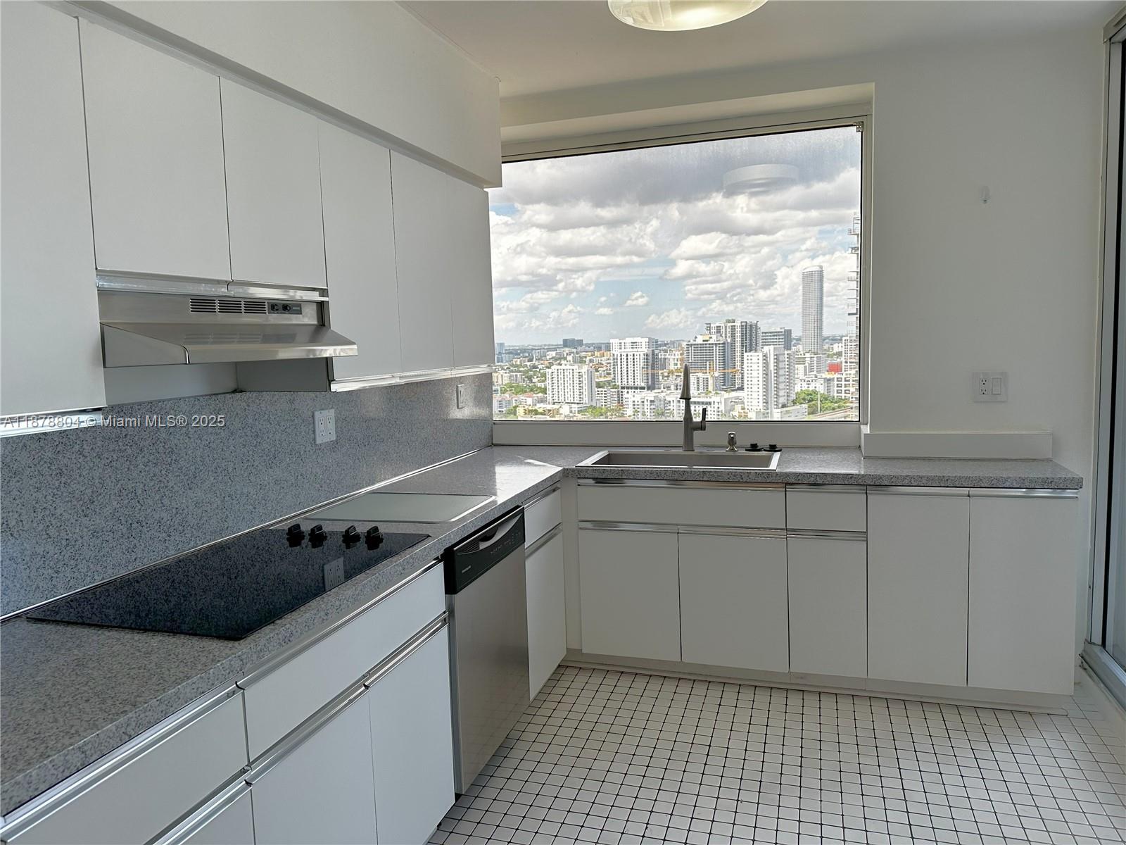 THE PALACE CONDO - Residential