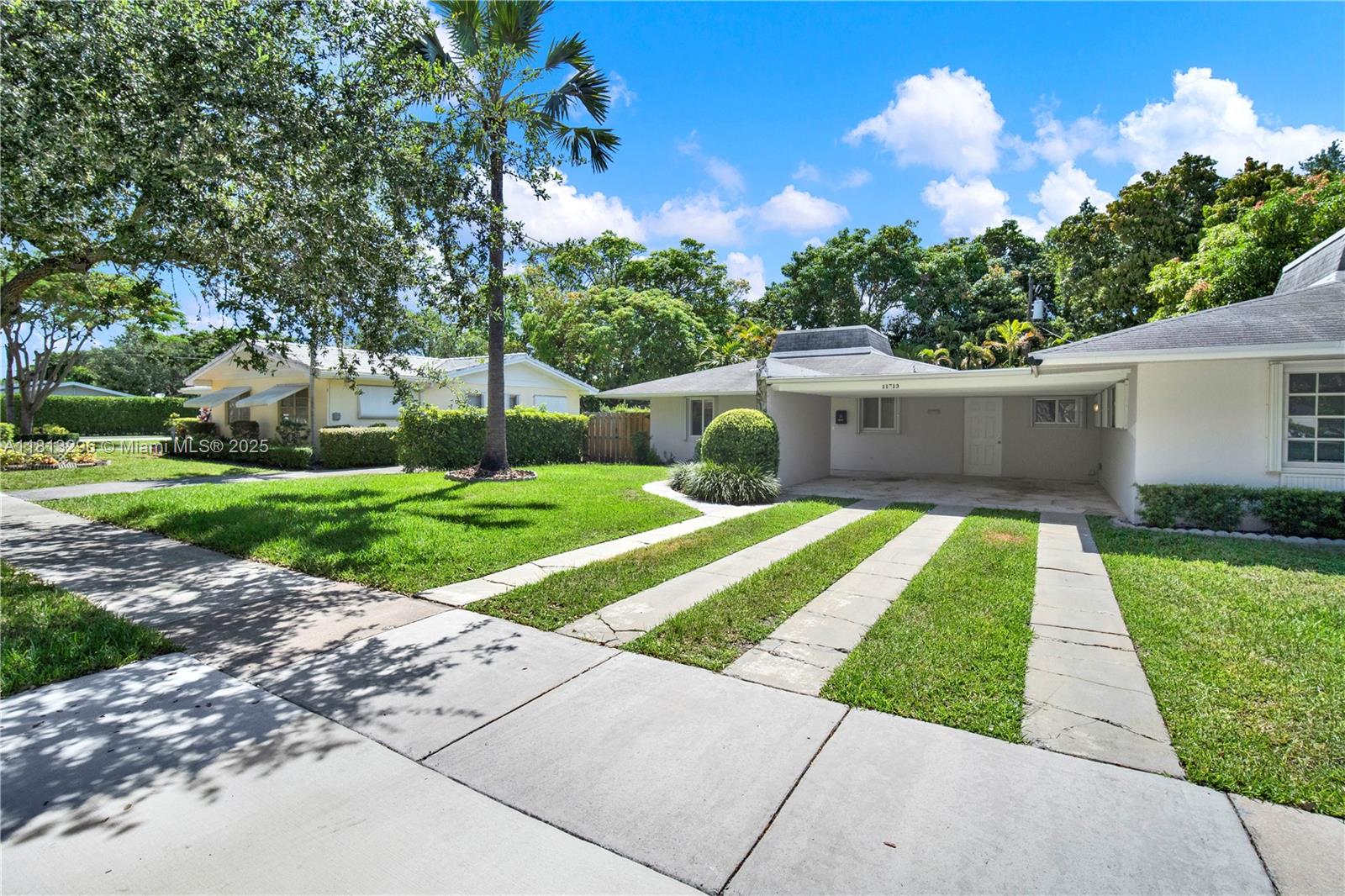 11713 SW 81st Rd Left Side