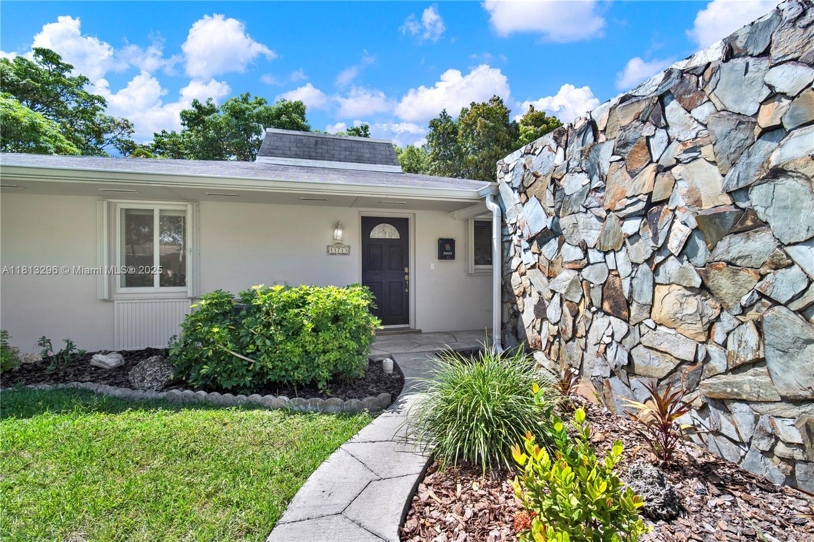 11713 SW 81st Rd Left Side