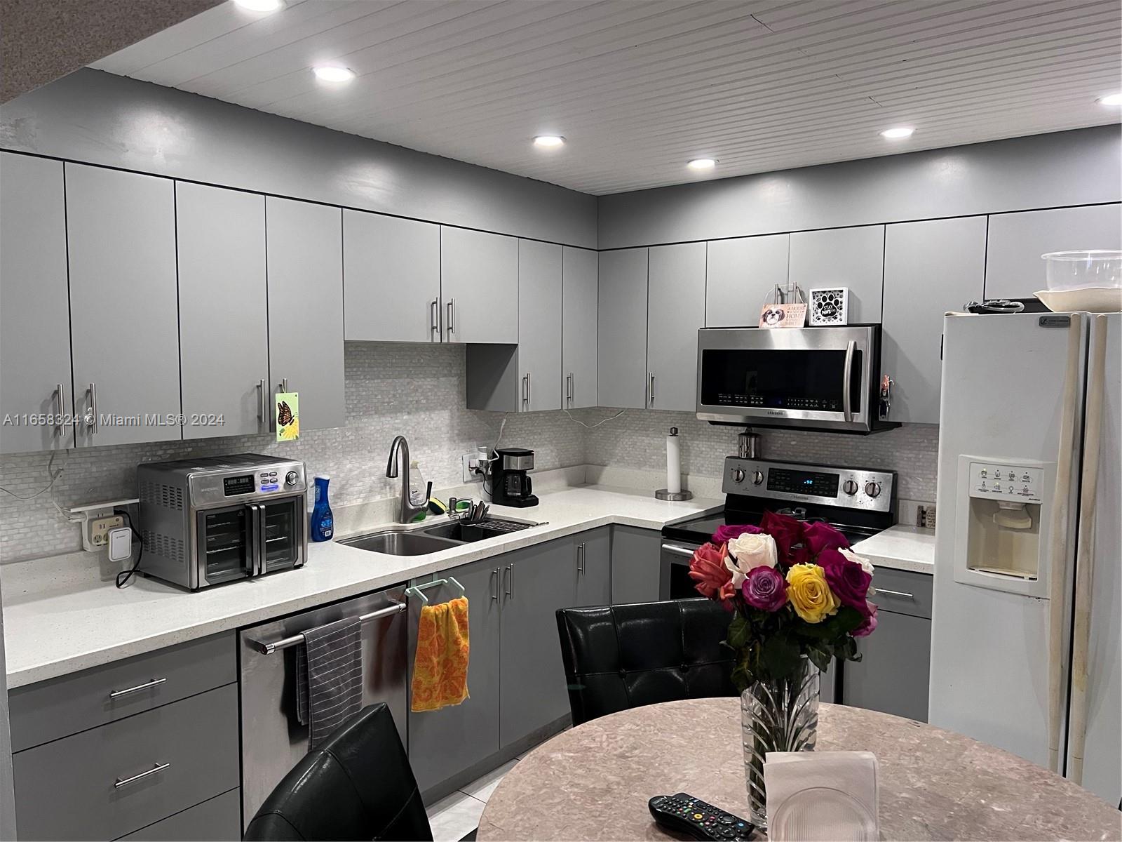 ADMIRALS PORT CONDO WEST - Residential