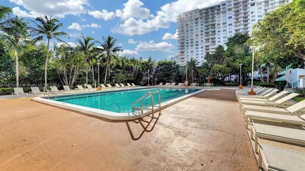 ADMIRALS PORT CONDO WEST - Residential