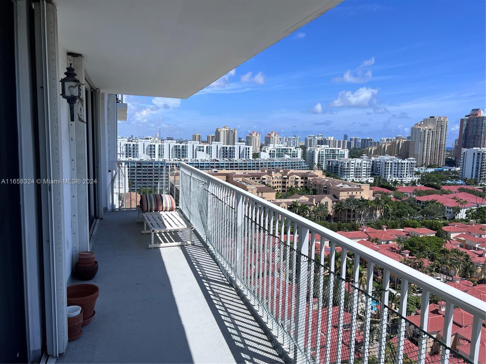 ADMIRALS PORT CONDO WEST - Residential
