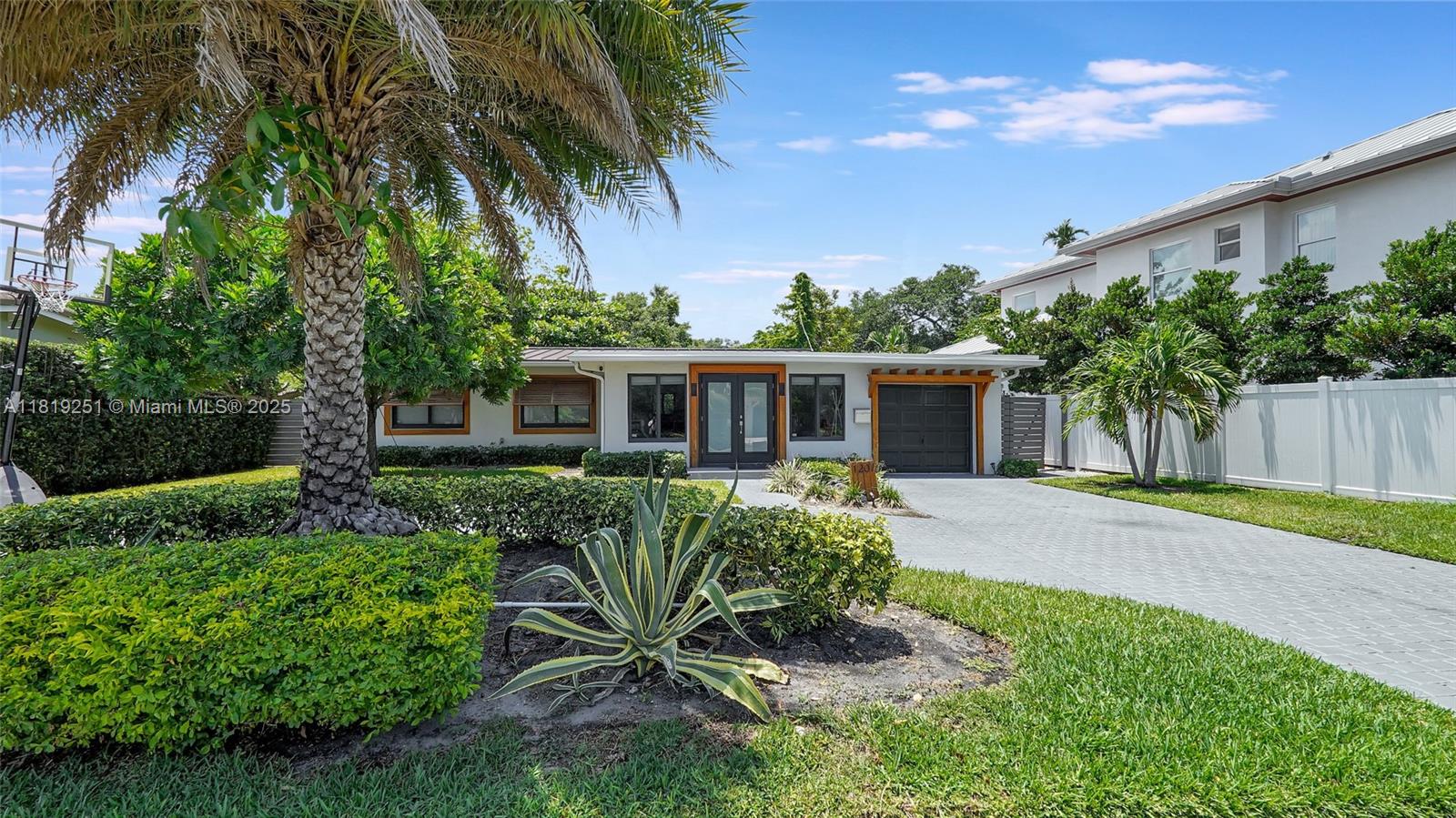 Rental Property at 1207 Cordova Rd, Fort Lauderdale, Broward County, Florida - Bedrooms: 3 
Bathrooms: 2  - $5,400 MO.