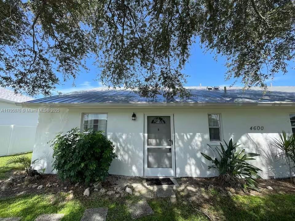 4600 Sw 9 Th Ave B, Cape Coral, Lee County, Florida - 2 Bedrooms  
1 Bathrooms - 