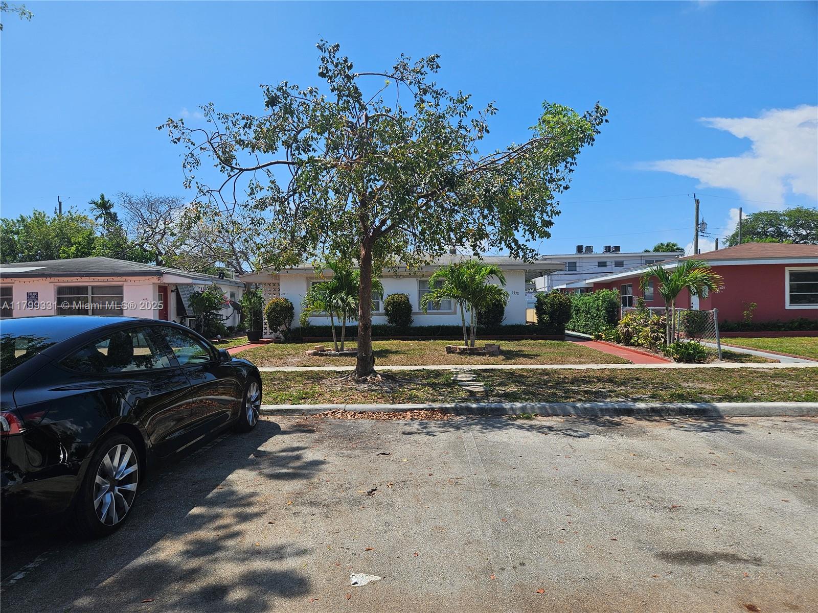 Rental Property at 1970 Ne 168th St 2, North Miami Beach, Miami-Dade County, Florida - Bedrooms: 1 
Bathrooms: 1  - $1,500 MO.