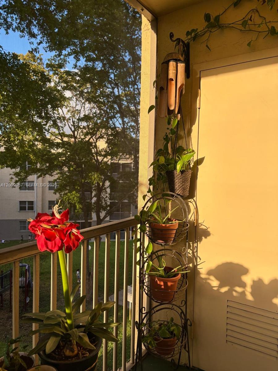 LAS VISTAS AT DORAL CONDO - Residential