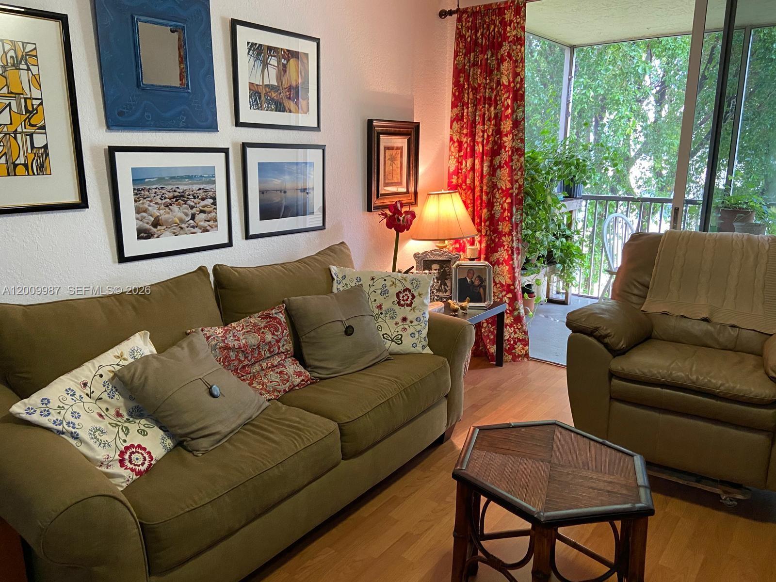 LAS VISTAS AT DORAL CONDO - Residential