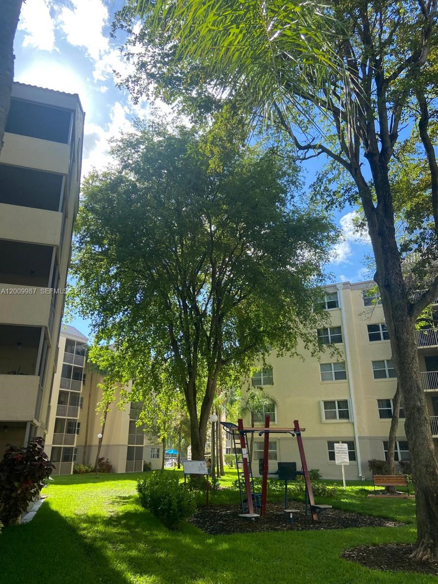 LAS VISTAS AT DORAL CONDO - Residential