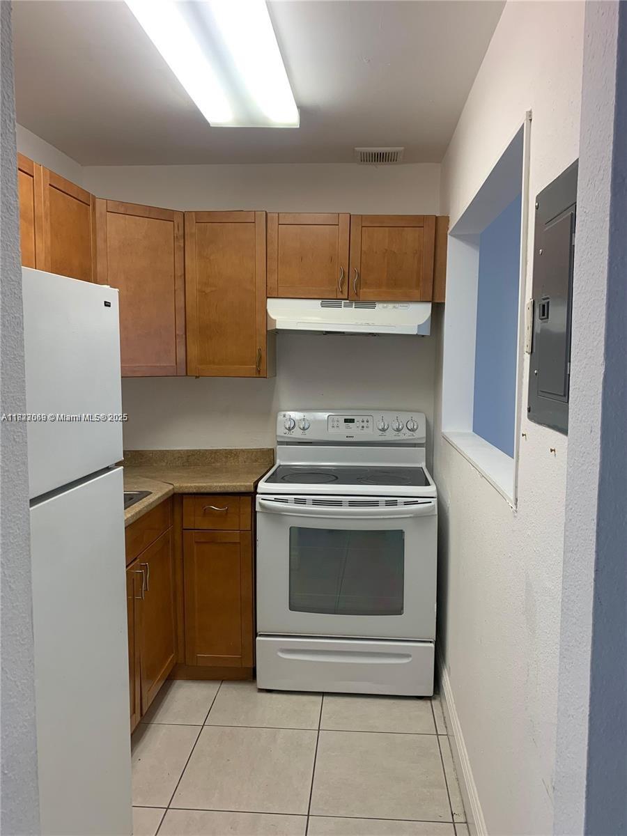 Property for Sale at 241 Se 9th Ave 106, Pompano Beach, Broward County, Florida - Bedrooms: 1 
Bathrooms: 1  - $149,000