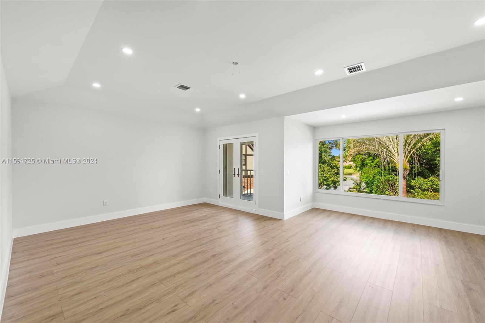 WOODFIELD HUNT CLUB II - Residential Lease