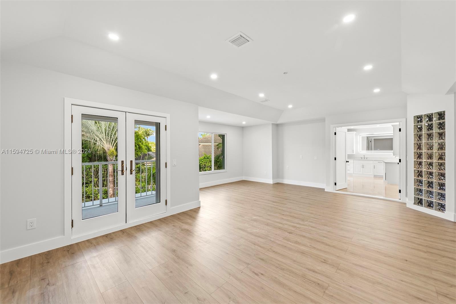 WOODFIELD HUNT CLUB II - Residential Lease