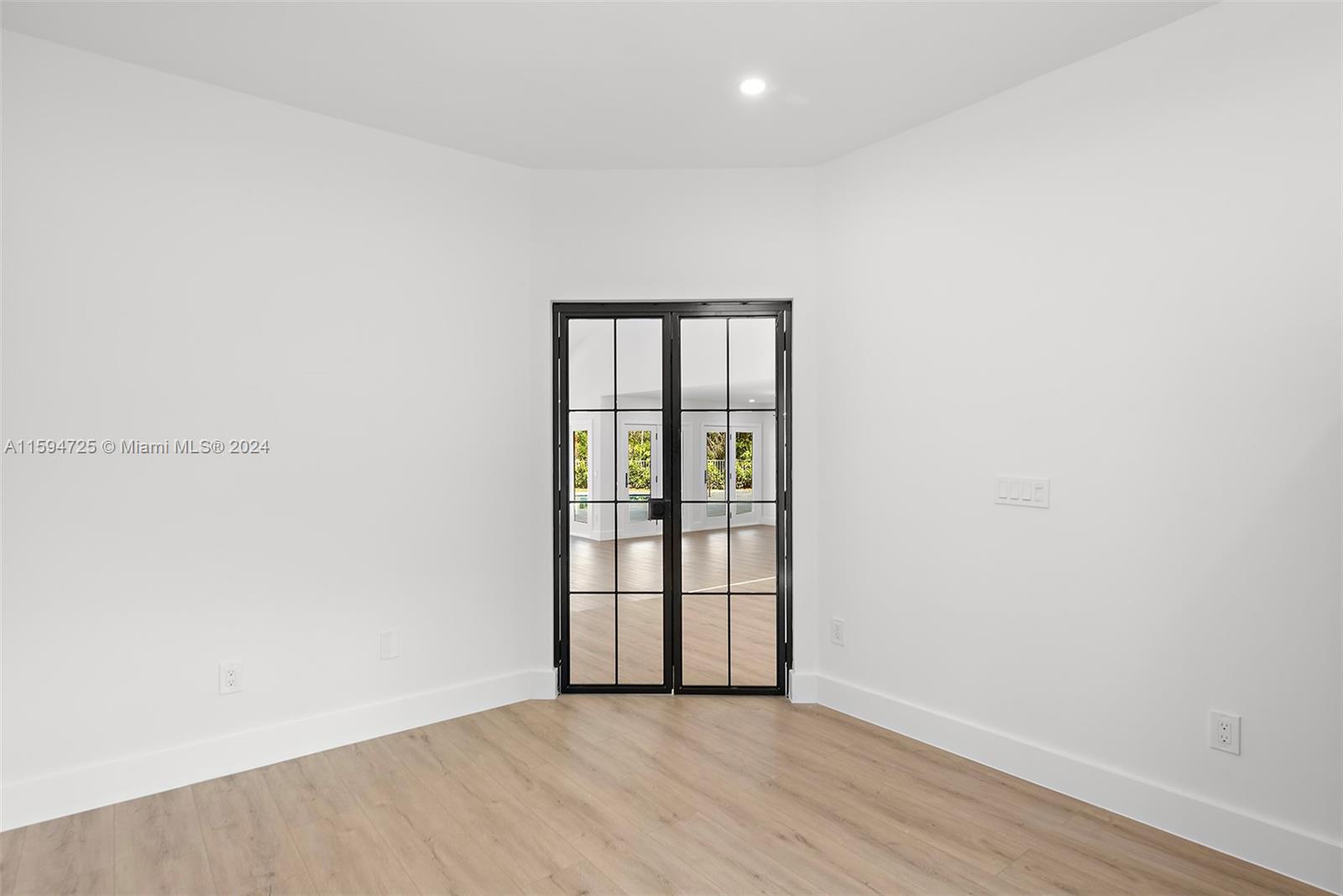 WOODFIELD HUNT CLUB II - Residential Lease