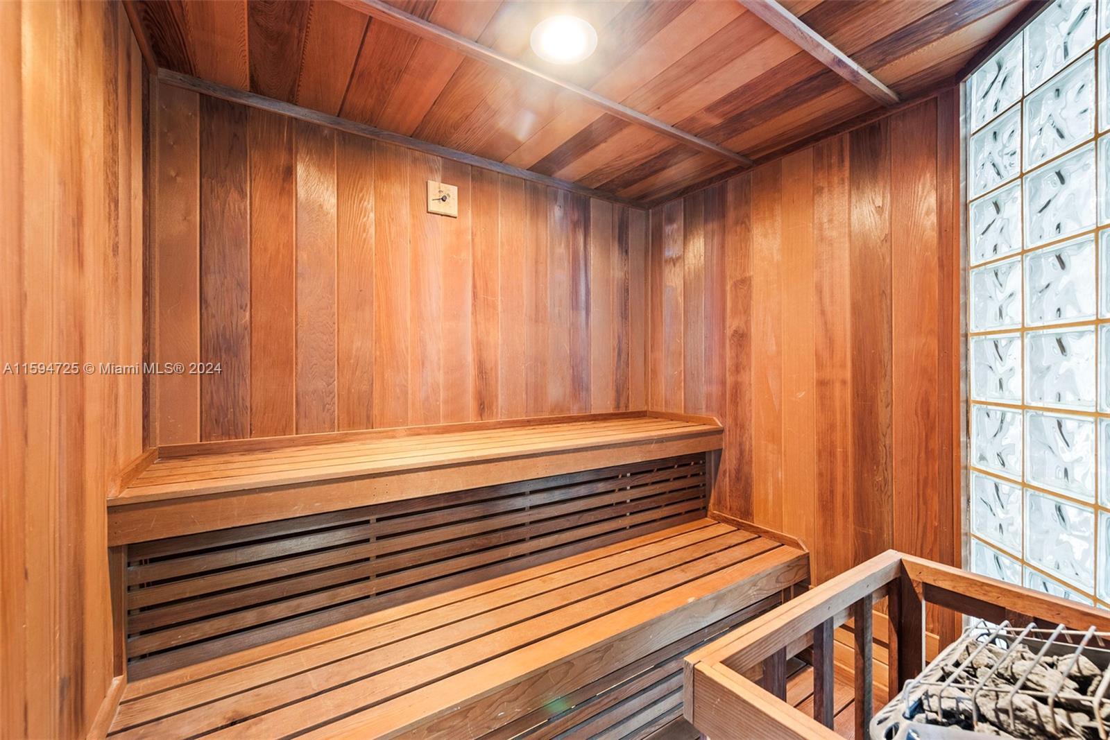 WOODFIELD HUNT CLUB II - Residential Lease