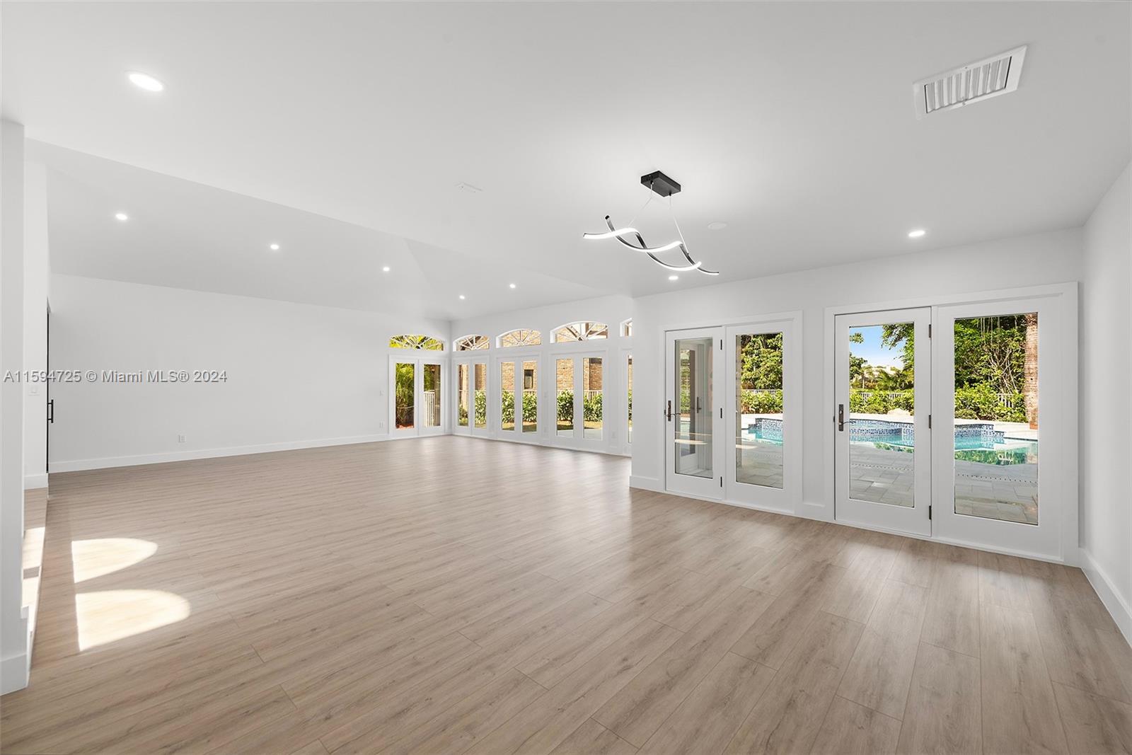 WOODFIELD HUNT CLUB II - Residential Lease