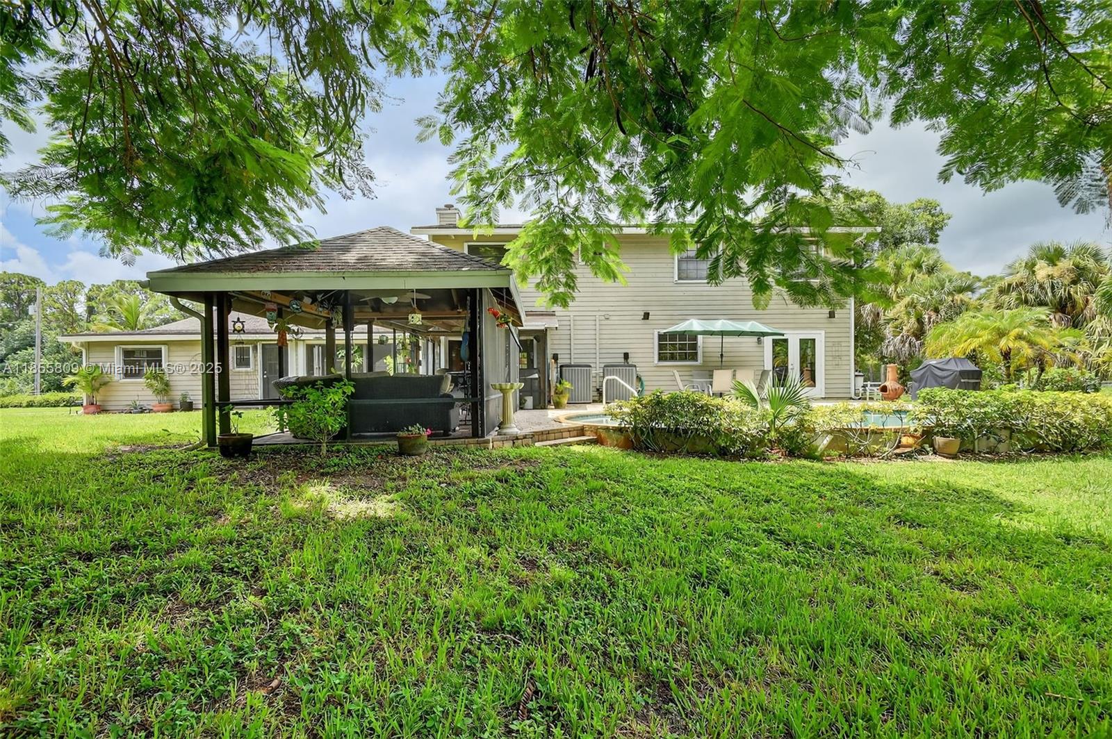 PALM BEACH RANCHETTES - Residential