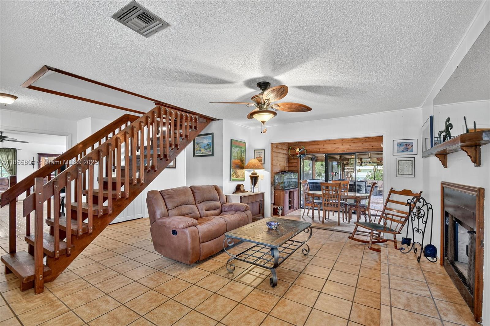 9435 El Paso Dr