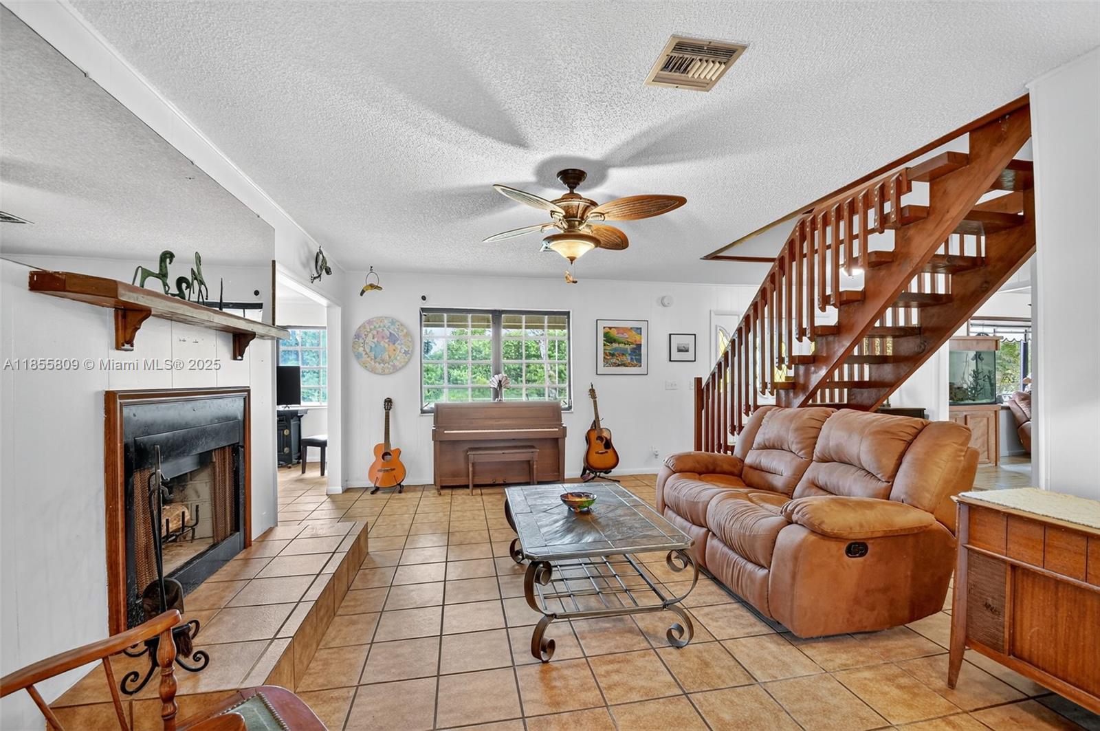 9435 El Paso Dr