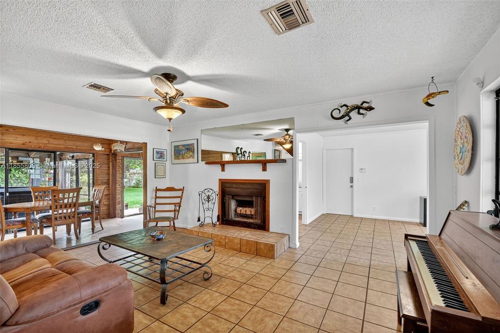 Photo of 9435 El Paso Dr, Lake Worth, FL 33467 (MLS # A11855809)