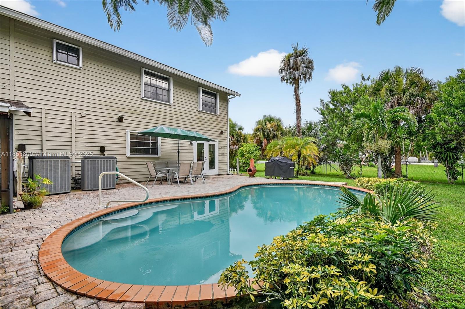 PALM BEACH RANCHETTES - Residential