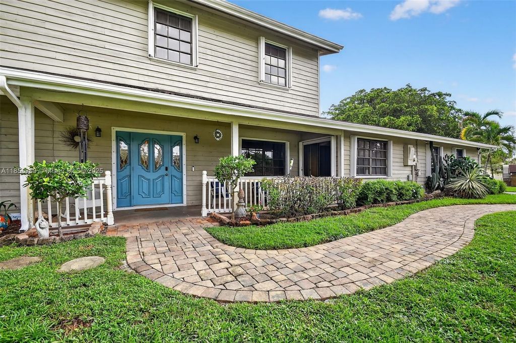 Photo of 9435 El Paso Dr, Lake Worth, FL 33467 (MLS # A11855809)