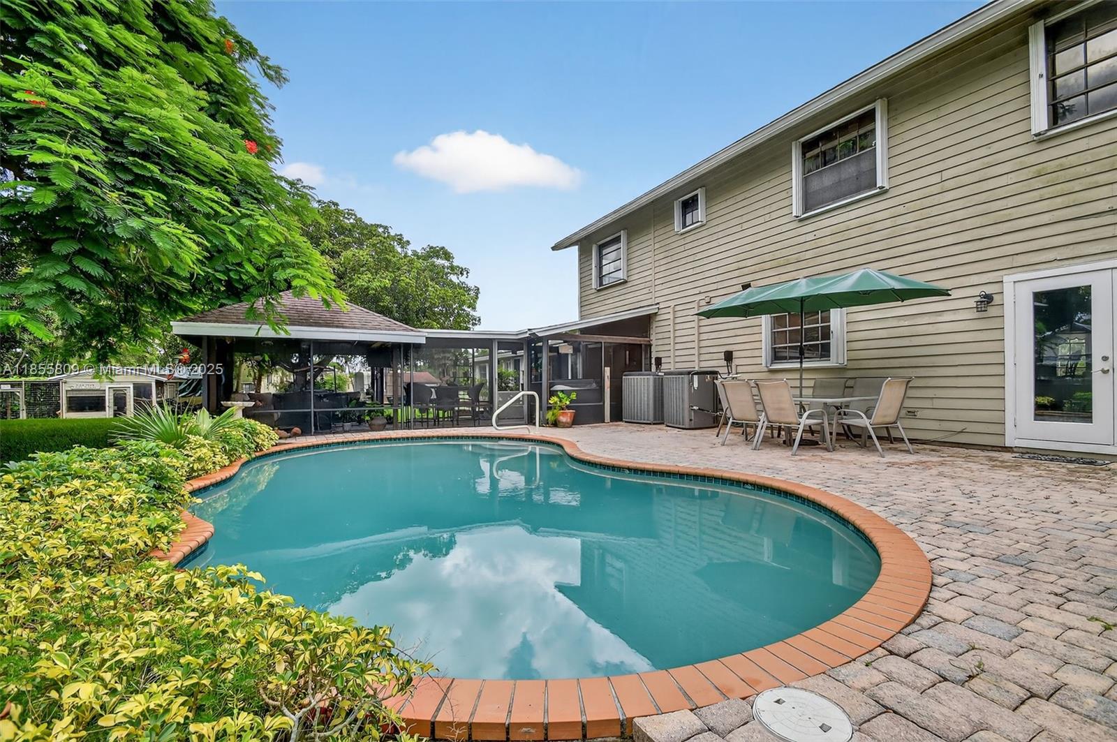 PALM BEACH RANCHETTES - Residential