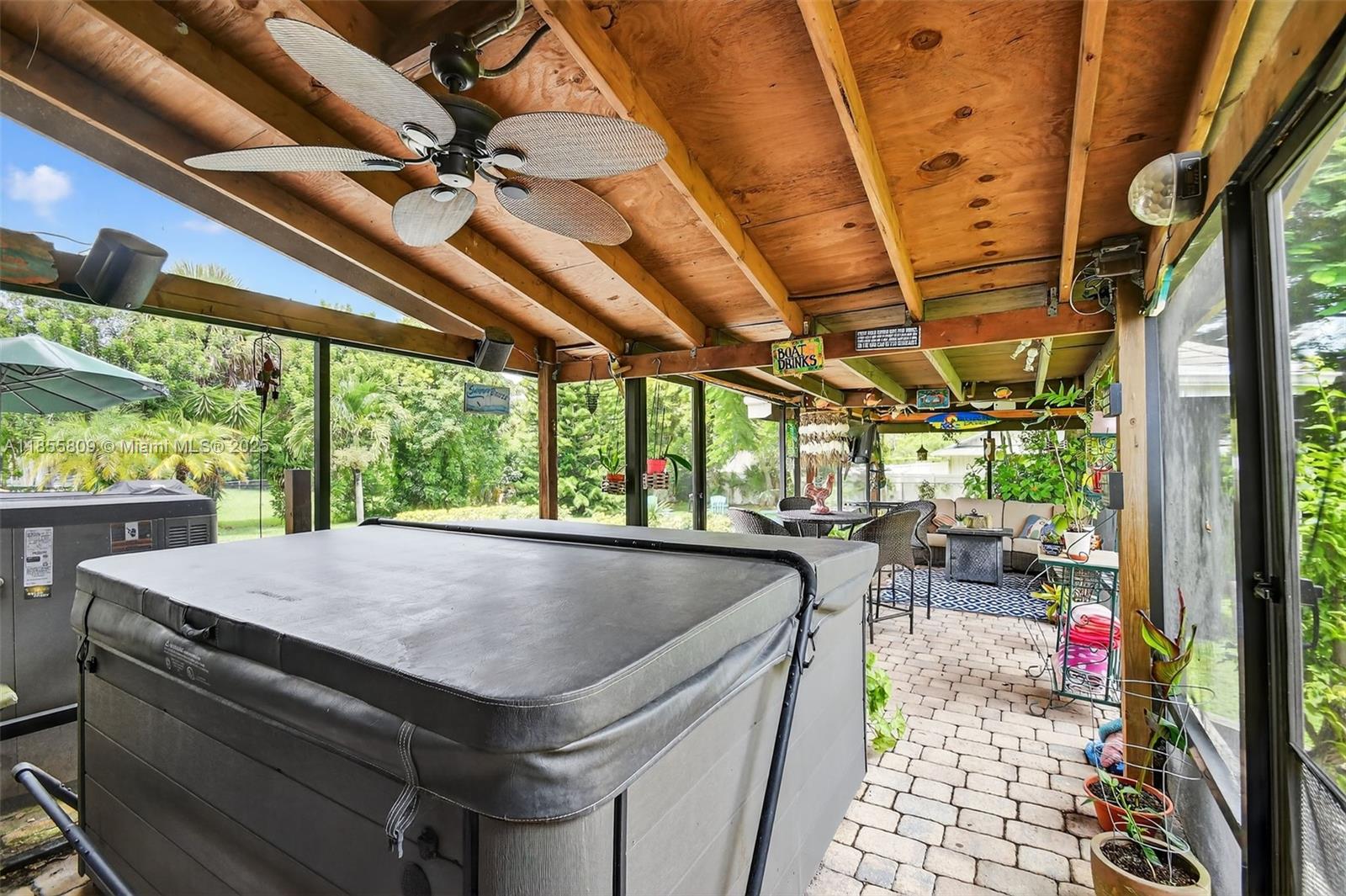 PALM BEACH RANCHETTES - Residential