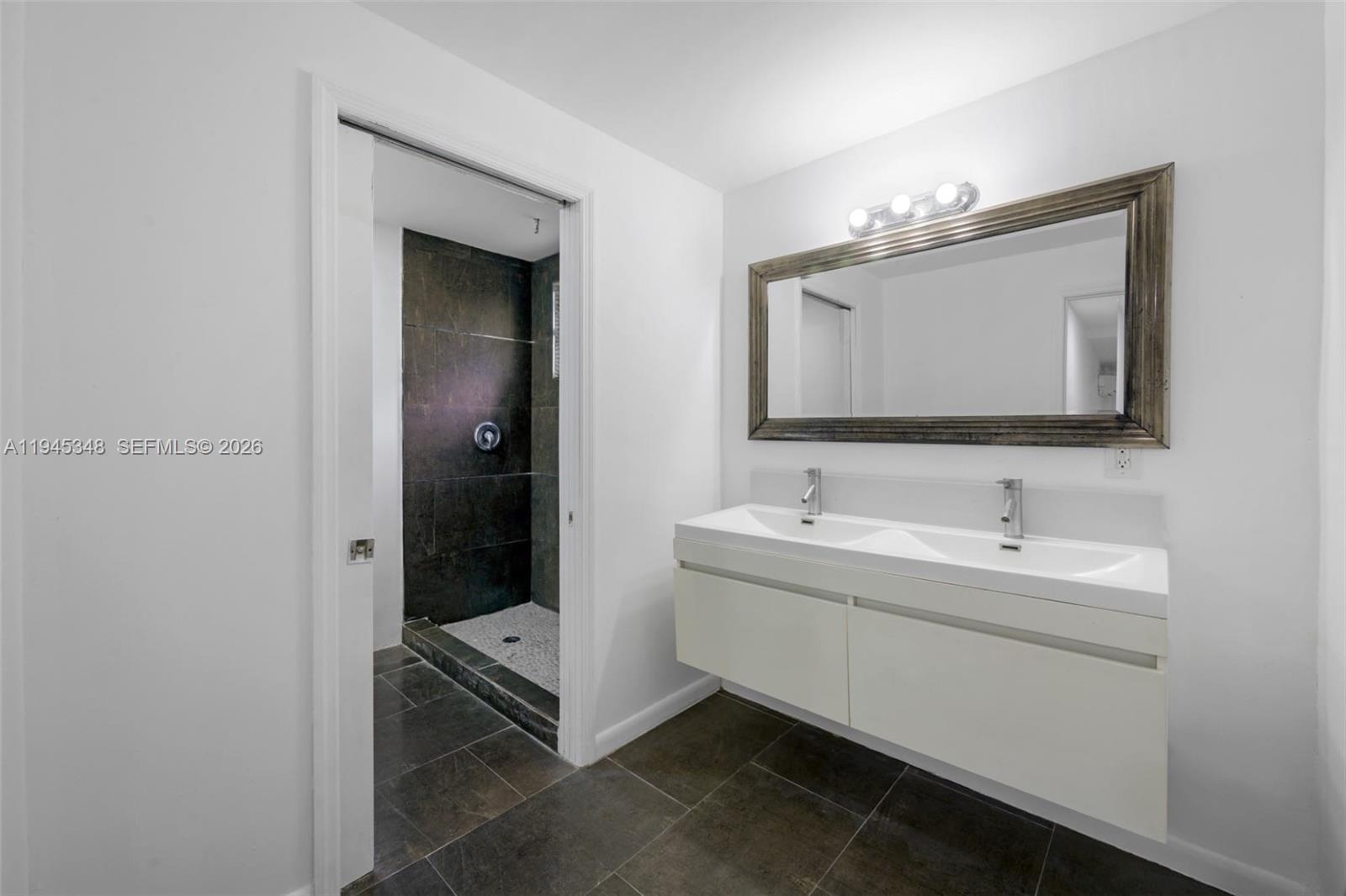 DIXIE HIGHWAY TRACK - Residential Income