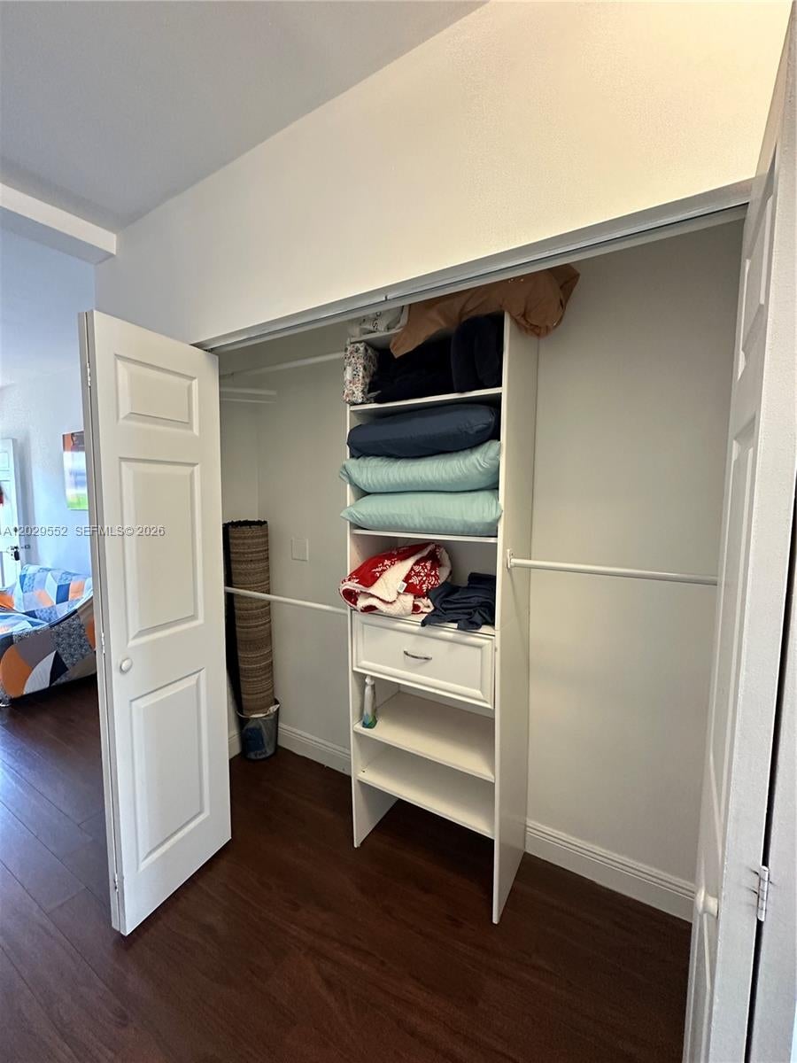 911 Meridian Ave 206