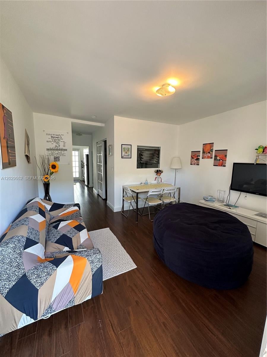 911 Meridian Ave 206