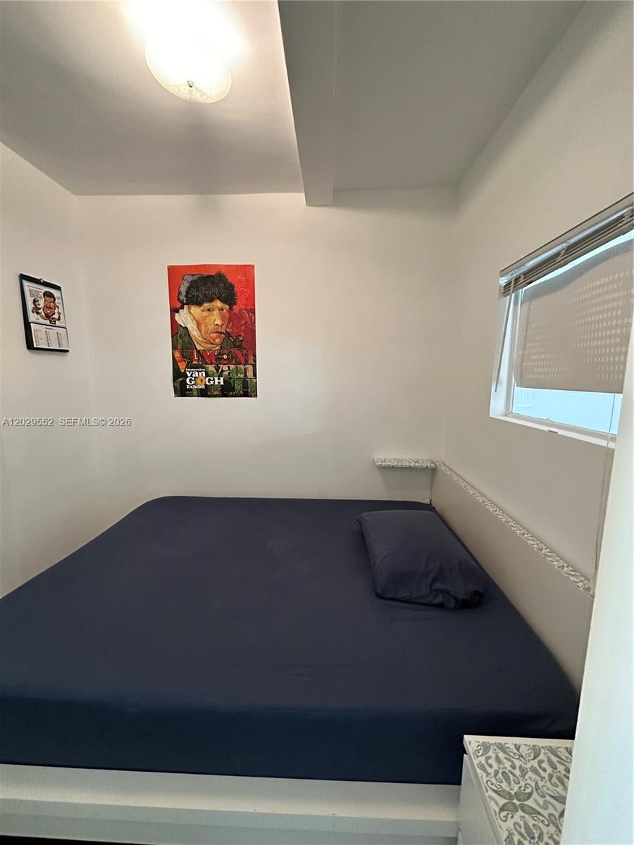 911 Meridian Ave 206