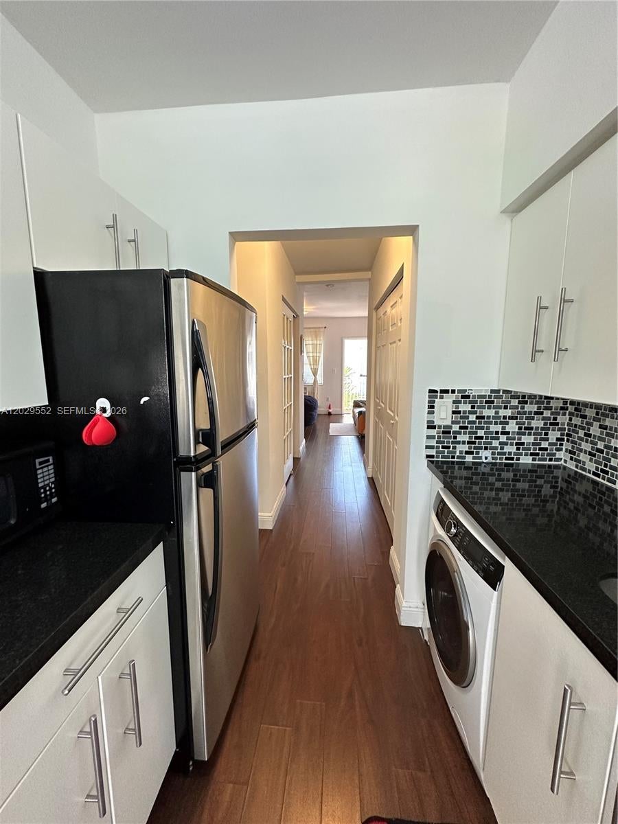 911 Meridian Ave 206