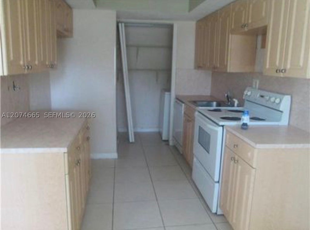 Photo of 5810 NW 22nd St #21-B, Lauderhill, FL 33313 (MLS # A12074665)