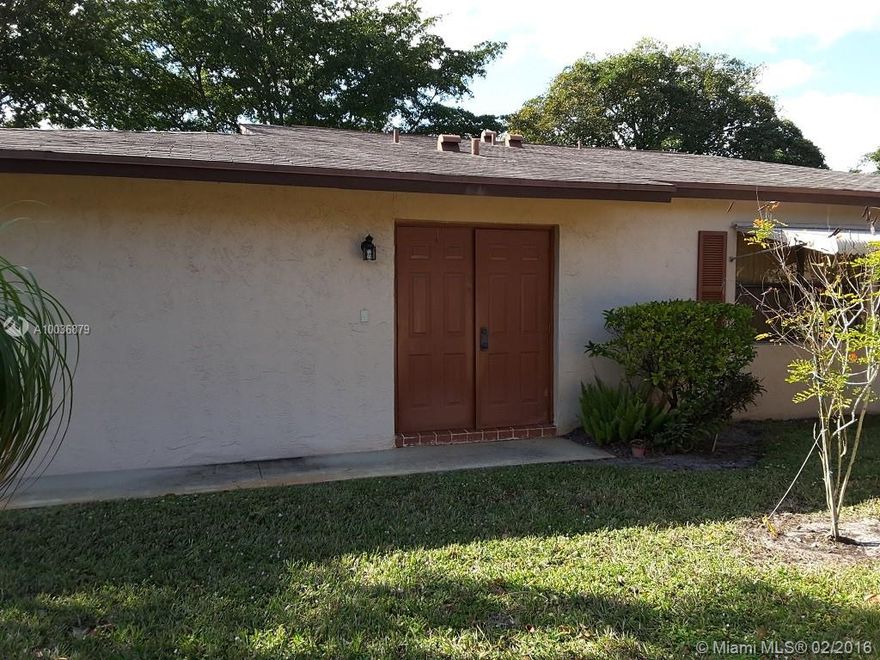 2 bed/2 bath w/ enclosed patio that can be used as an office and 1 car garage on a cul-de-sac in Chanteclair Villas III. Unit well taken care of: A/C installed <3 yrs; water heater <4 yrs; double door entry to duplex style Villa; large yard; walking distance to community pool as well as municipal tennis court.  Living room/dining room combo is very spacious.  Kitchen is partitioned off from living room.  Very quiet neighborhood.