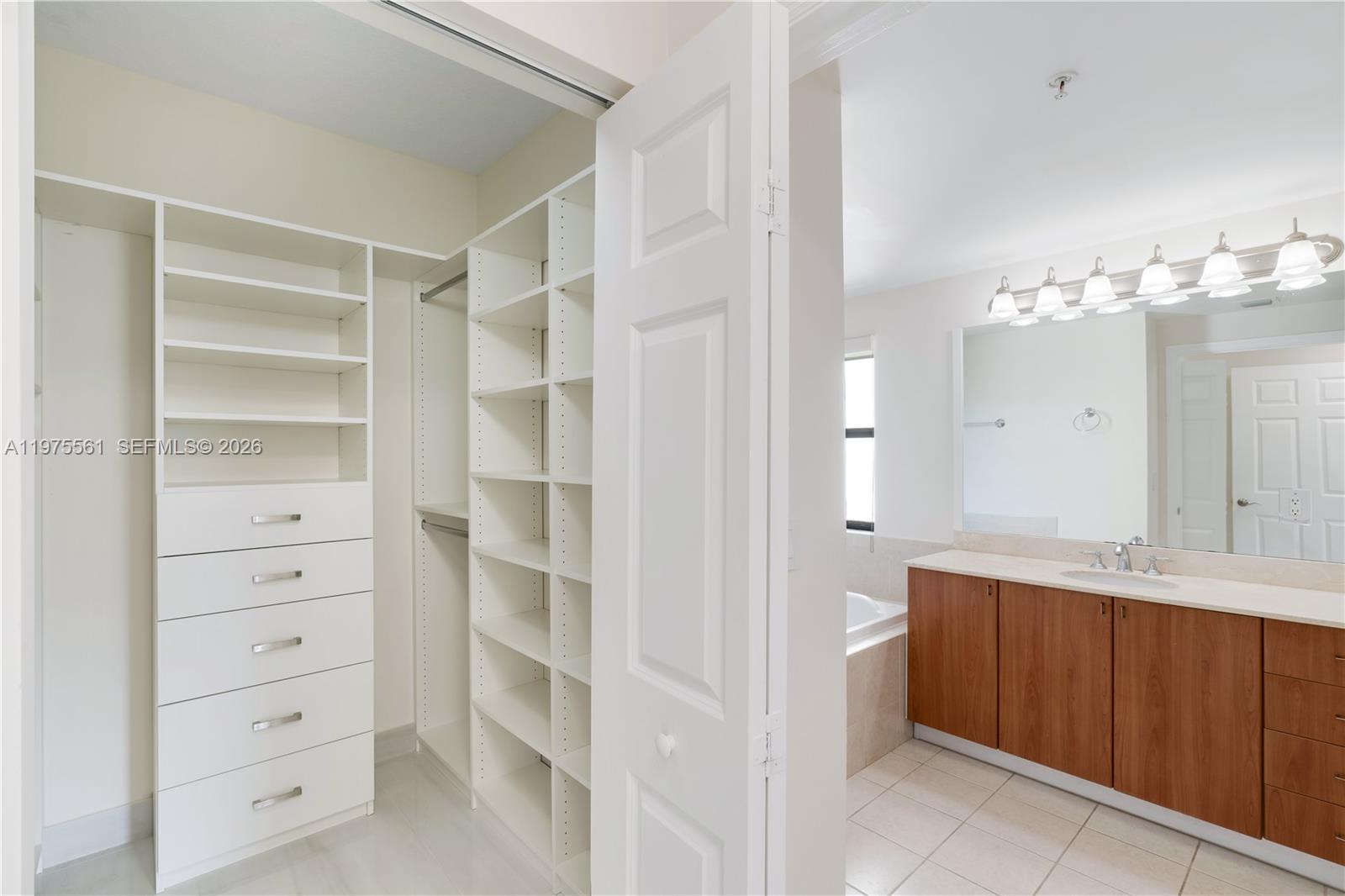 PUERTA DE PALMAS CONDO - Residential