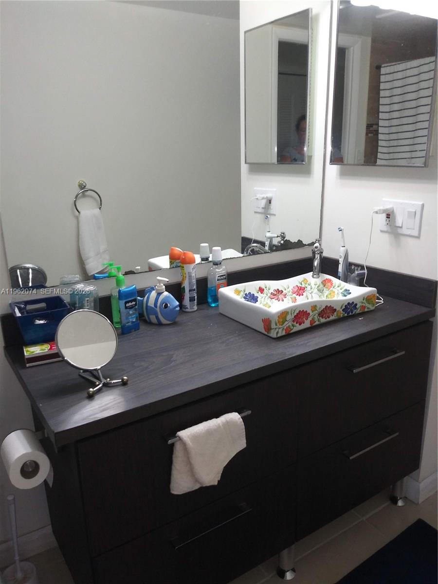 MANORS OF INVERRARY I-7 - Residential